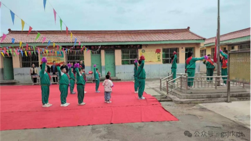 真情暖童心 帮扶伴成长——拼搏在线注册_拼搏（中国）驻村帮扶工作队赴松树村小学开展“六一”慰问活动